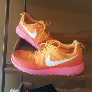 Nike roshe shoes